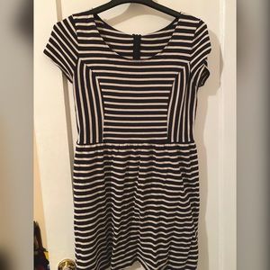 Navy and beige striped stretchy dress
M/L